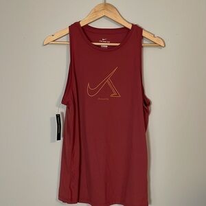 Nike Tee NWT